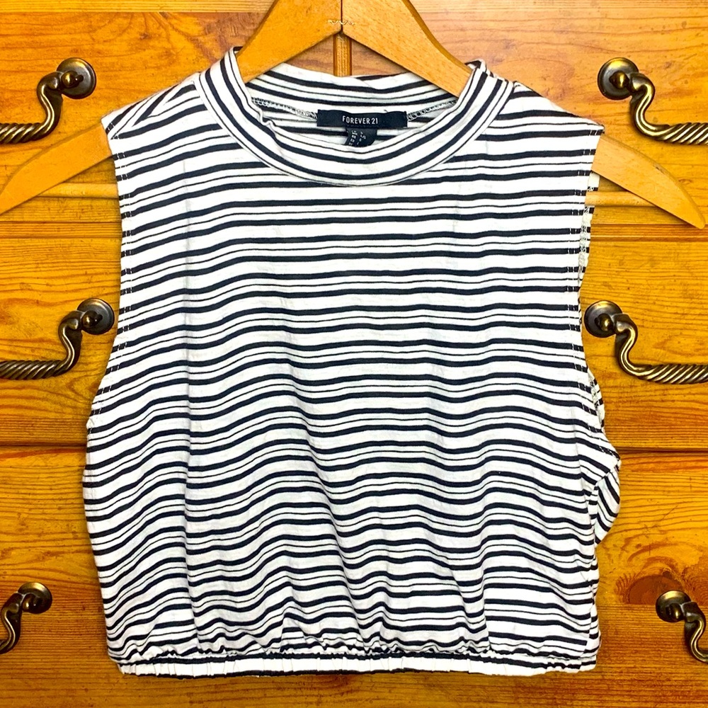 NWOT✨FOREVER 21 Striped Sleeveless Crop Top w/TN